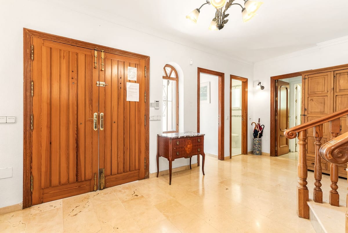 Vijf-slaapkamer villa in Calahonda met potentieel in Calahonda - foto 5