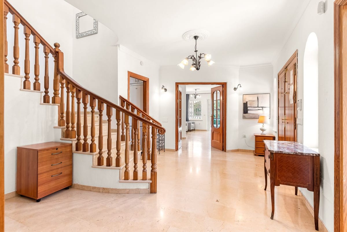 Vijf-slaapkamer villa in Calahonda met potentieel in Calahonda - foto 7