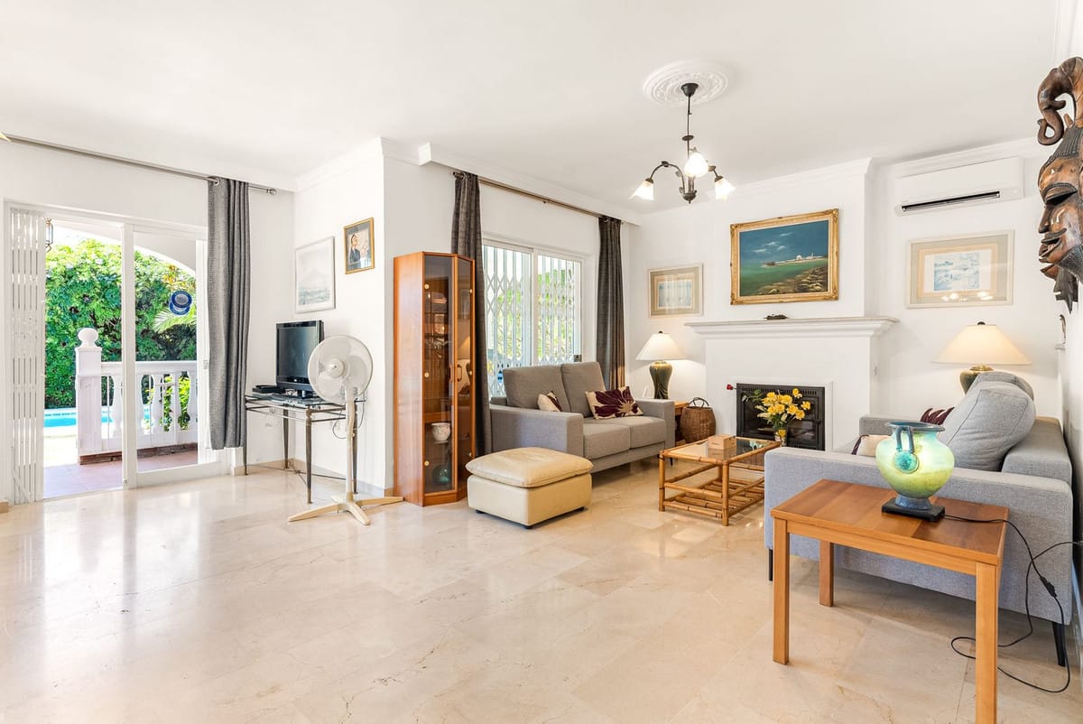 Vijf-slaapkamer villa in Calahonda met potentieel in Calahonda - foto 8