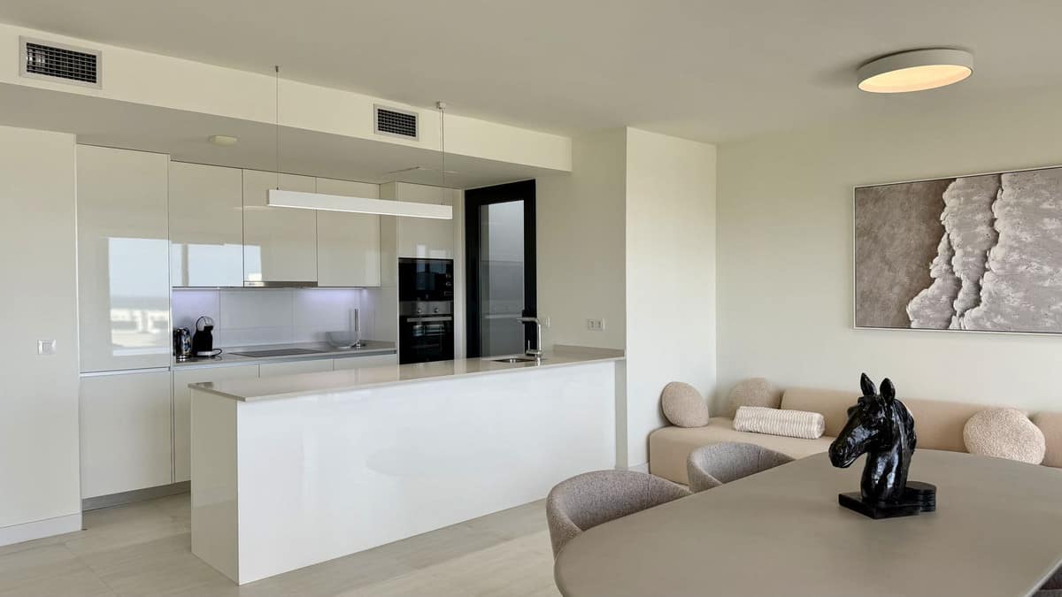 Penthouse met twee niveaus zeezichtterras in Estepona in Estepona - foto 2