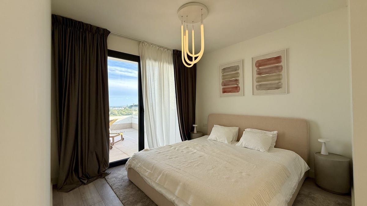 Penthouse met twee niveaus zeezichtterras in Estepona in Estepona - foto 16