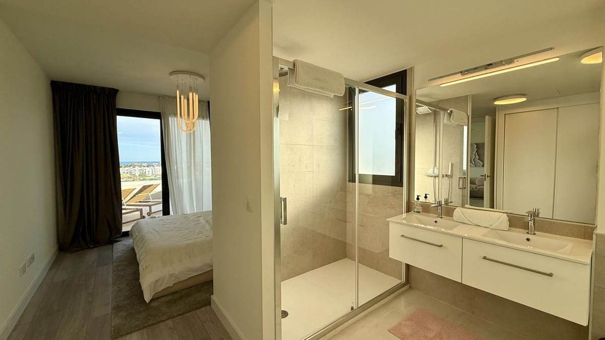 Penthouse met twee niveaus zeezichtterras in Estepona in Estepona - foto 18