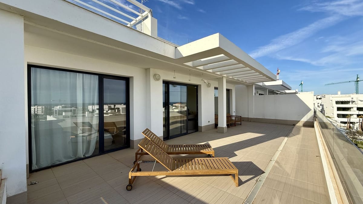 Penthouse met twee niveaus zeezichtterras in Estepona in Estepona - foto 9