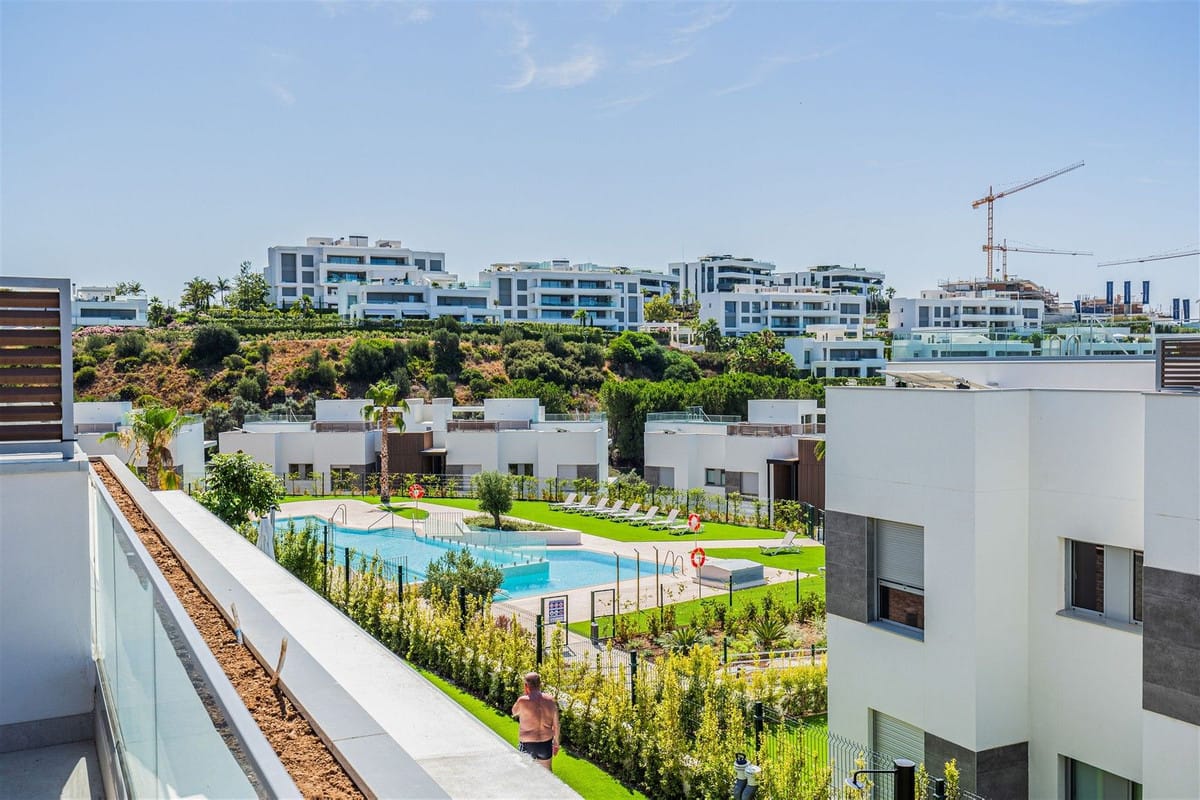 Drie-slaapkamer duplex penthouse met privézwembad in Santa Clara, Marbella Oost in Santa Clara - foto 2