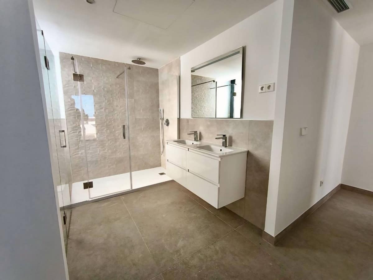 Exclusief duplex-penthouse met panoramische terrassen en zeezicht in Bel-Air, Estepona in Bel Air - foto 14