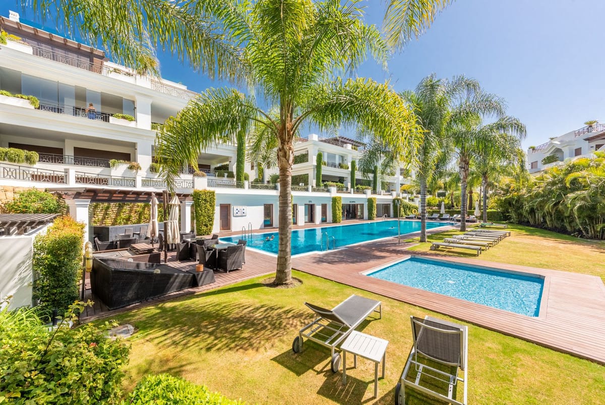 Drie-slaapkamer penthouse direct aan het strand in Estepona in Estepona - foto 2