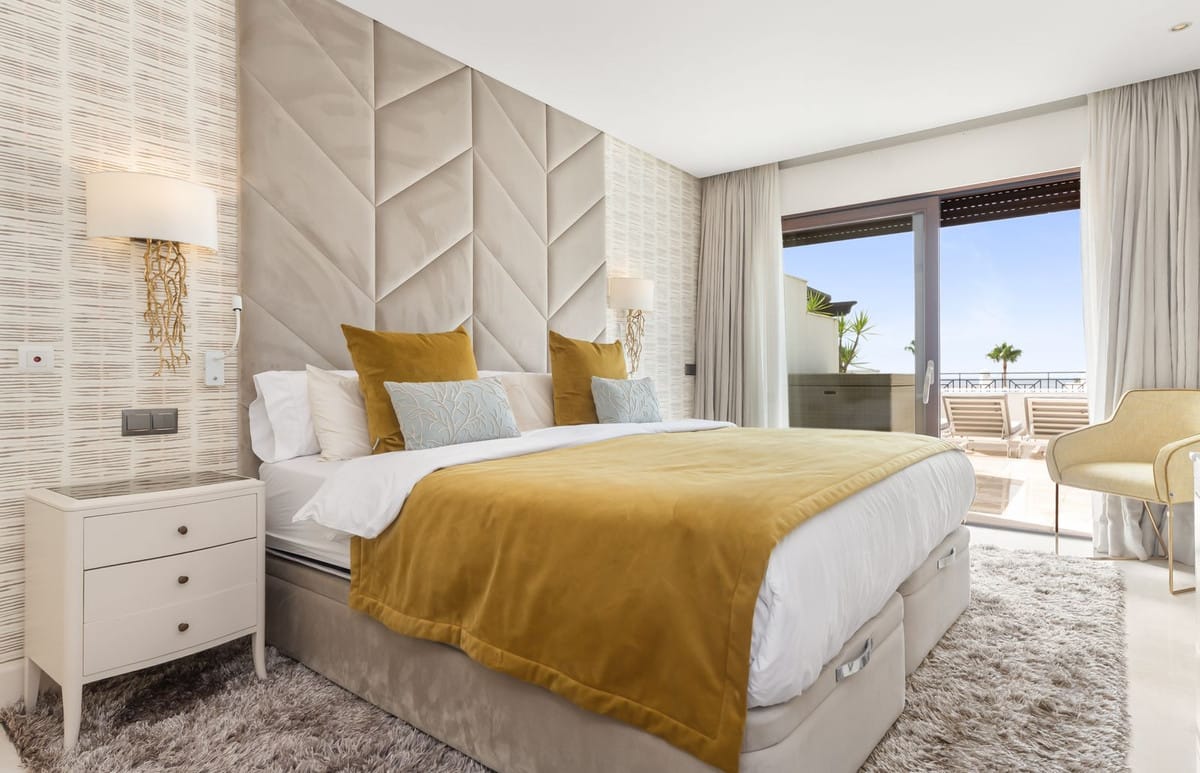 Drie-slaapkamer penthouse direct aan het strand in Estepona in Estepona - foto 15