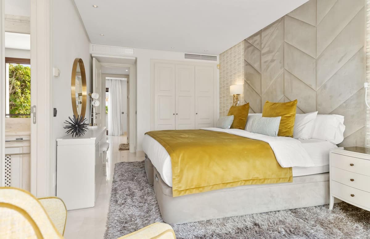 Drie-slaapkamer penthouse direct aan het strand in Estepona in Estepona - foto 16