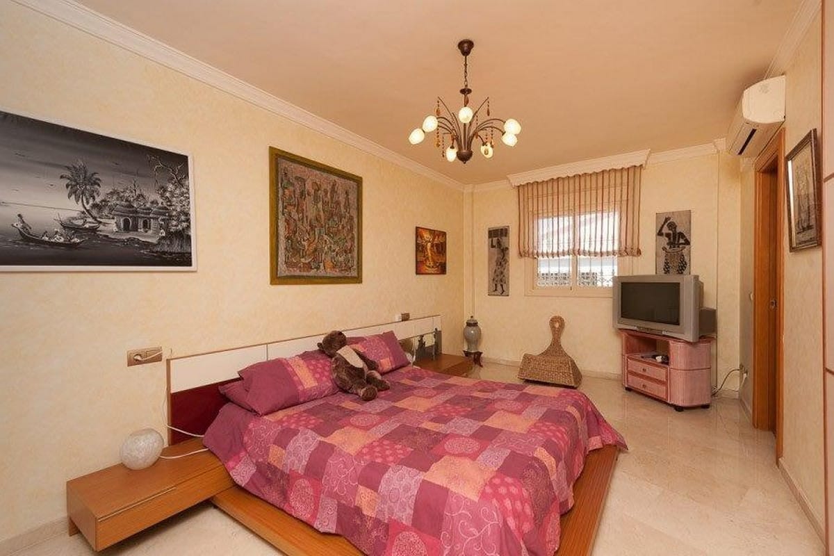 Villa met 4 slaapkamers in Playamar in Playamar - foto 13