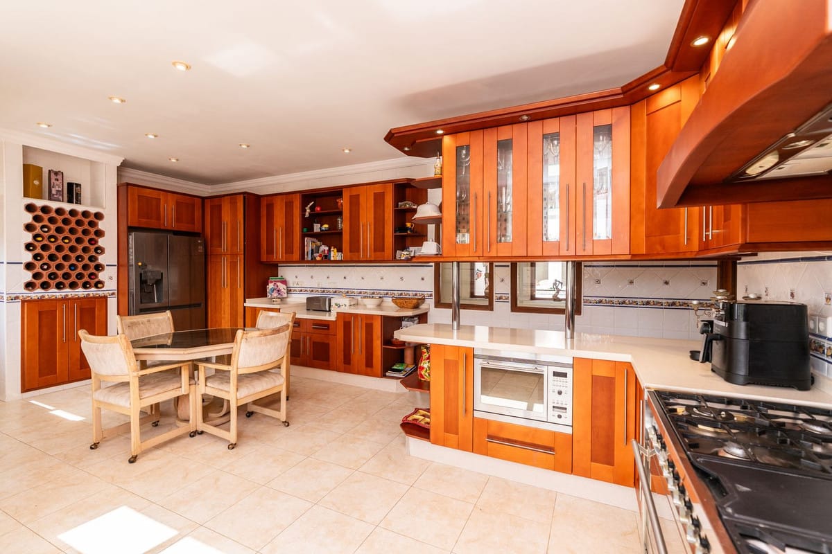 Luxe Andalusische villa in El Chaparral met 5 slaapkamers in El Chaparral - foto 17