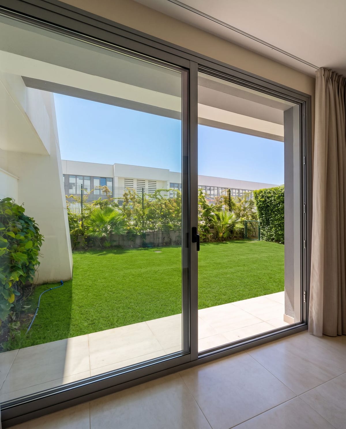 2-slaapkamer appartement met privé tuin in Vanian Gardens, Estepona in Selwo - foto 4