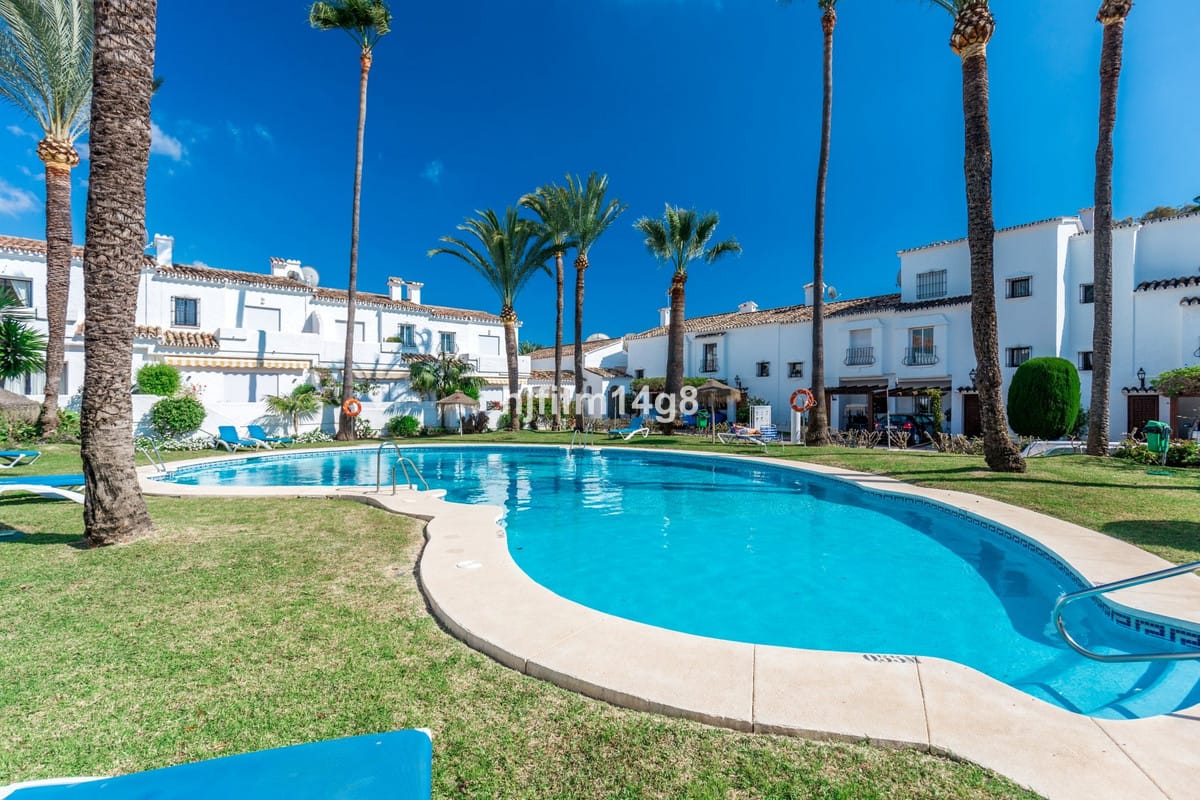 3-slaapkamer townhouse direct aan de golf in Los Naranjos, Nueva Andalucía in Nueva Andalucía - foto 17