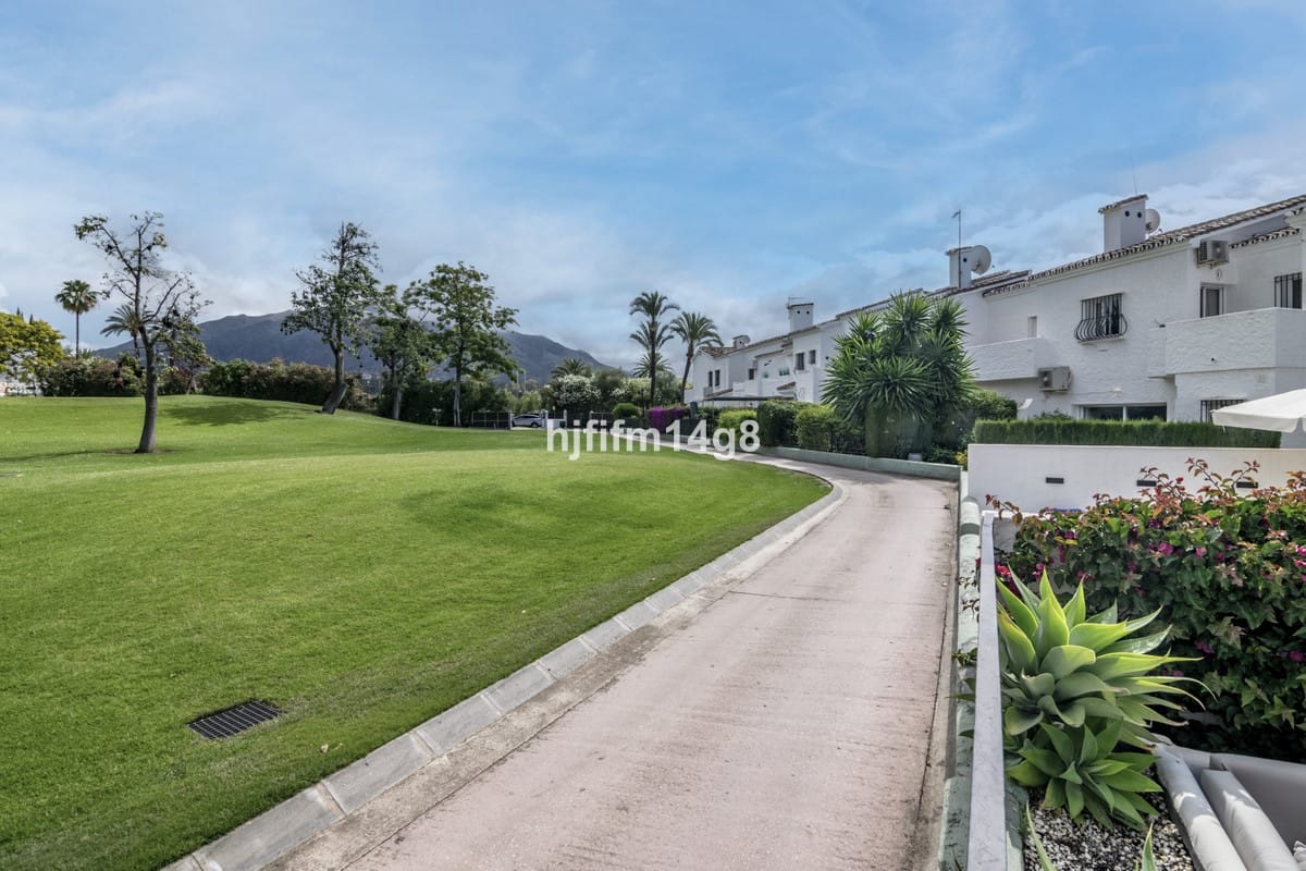 3-slaapkamer townhouse direct aan de golf in Los Naranjos, Nueva Andalucía in Nueva Andalucía - foto 18