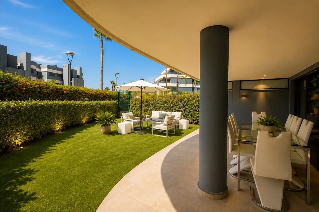 Hoekappartement begane grond — 3 slpk, tuin & zwembadzicht, Estepona in Estepona - foto 4