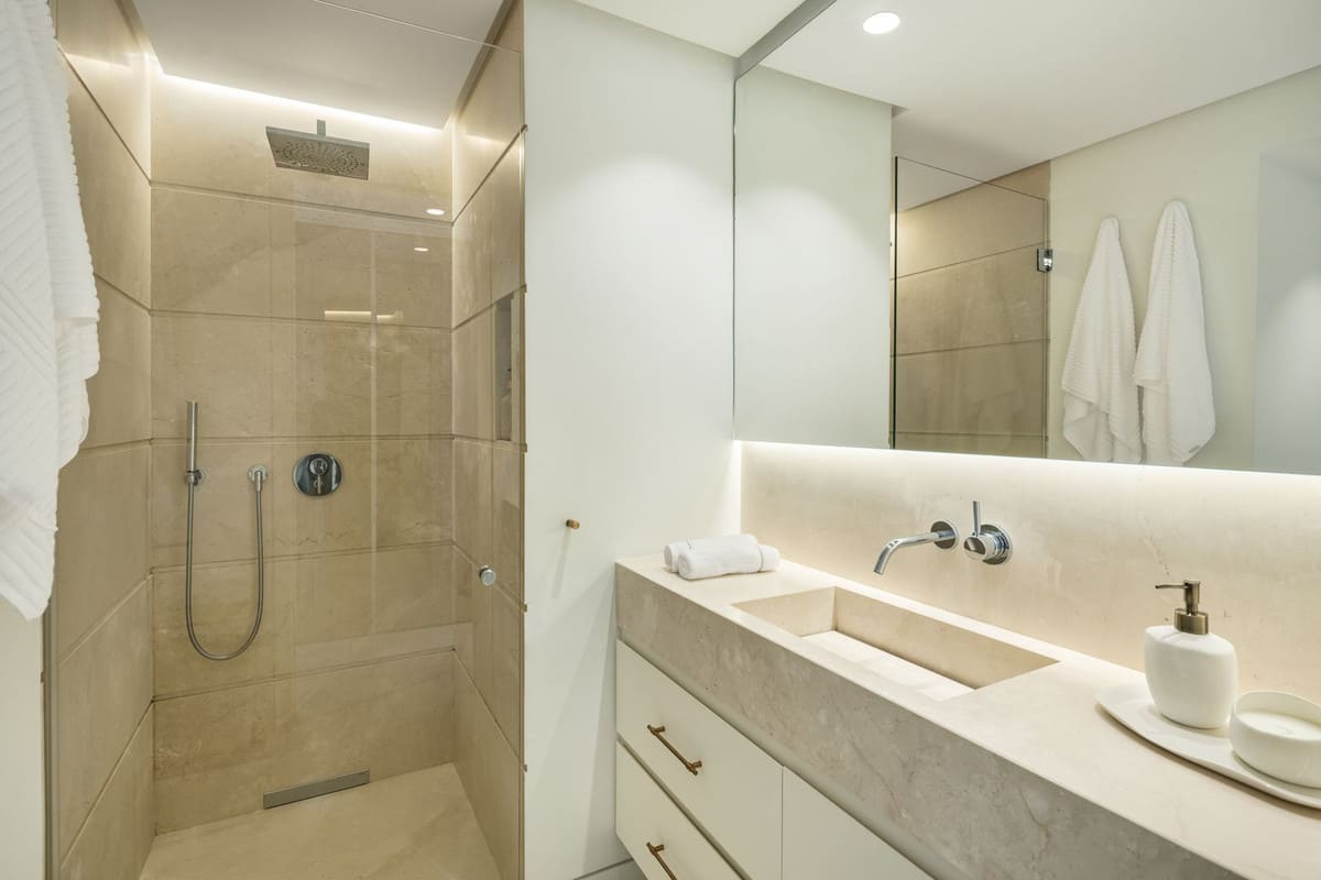 Prachtige volledig gerenoveerde duplex penthouse met vier slaapkamers – The Golden Mile in The Golden Mile - foto 12