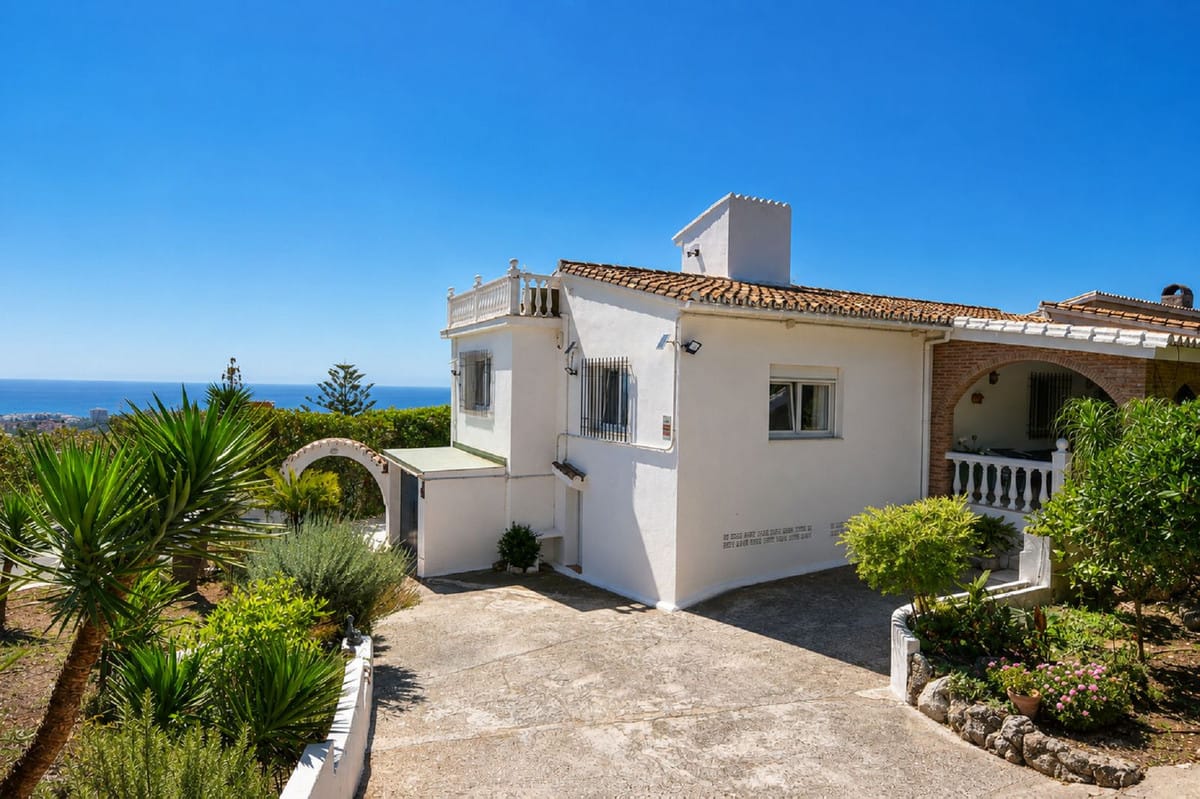 Vrijstaande gerenoveerde villa met panoramisch zeezicht in Benalmádena Pueblo in Benalmadena Pueblo - foto 2
