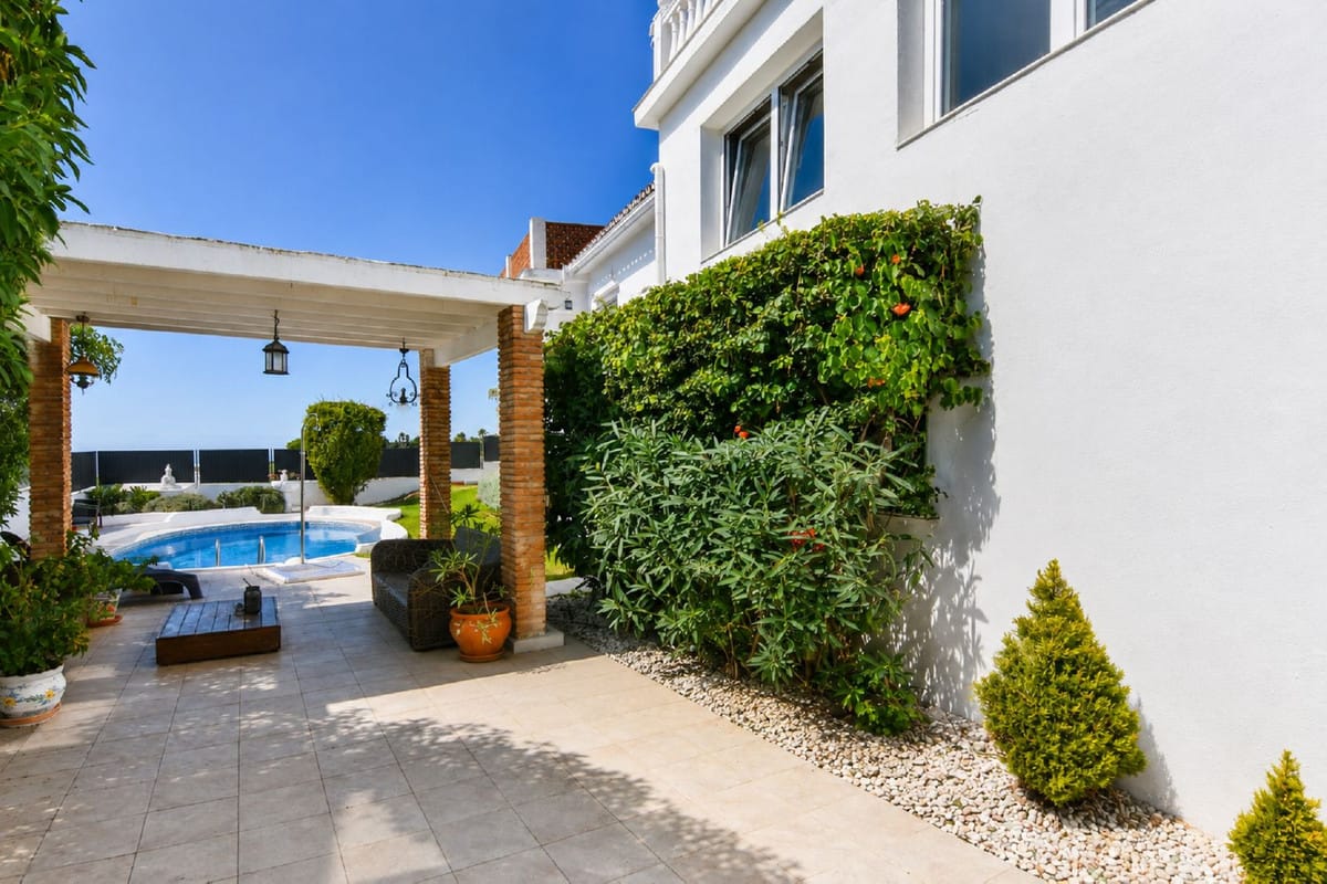 Vrijstaande gerenoveerde villa met panoramisch zeezicht in Benalmádena Pueblo in Benalmadena Pueblo - foto 4