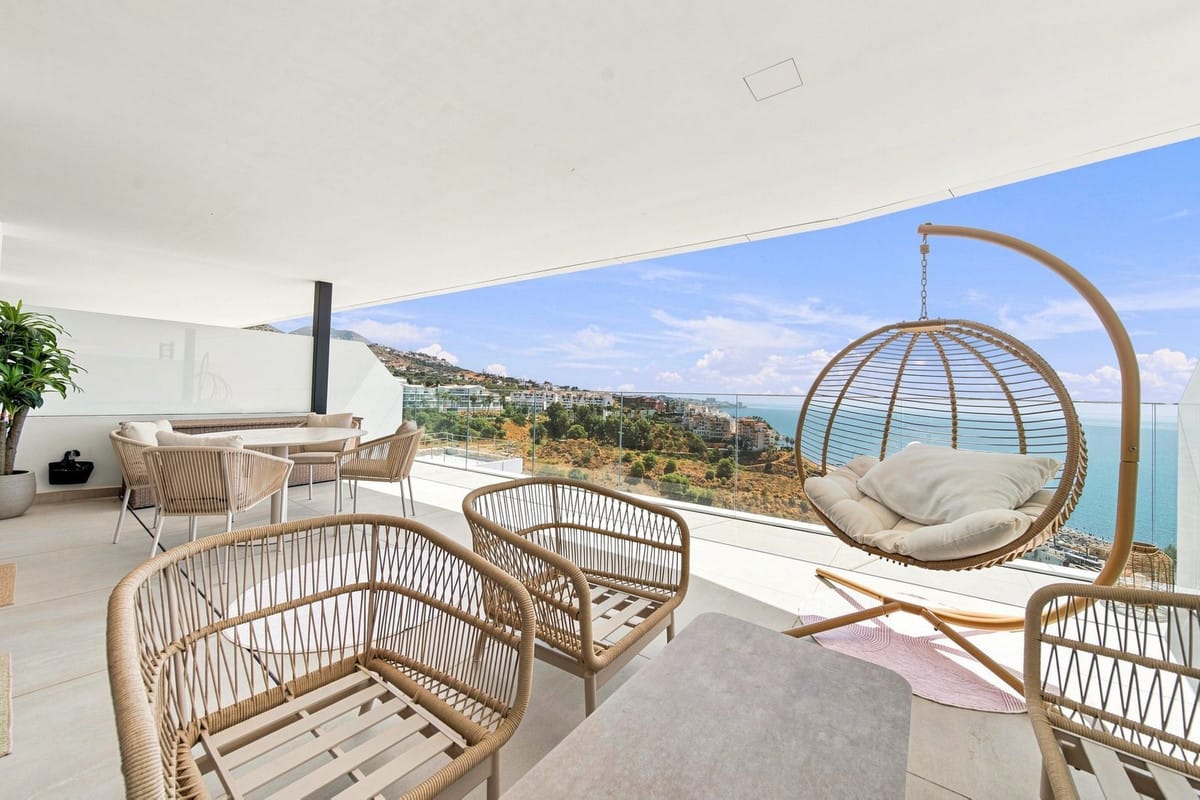 Luxe 2-slaapkamer appartement met panoramisch zeezicht in Higuerón in Higueron - foto 2