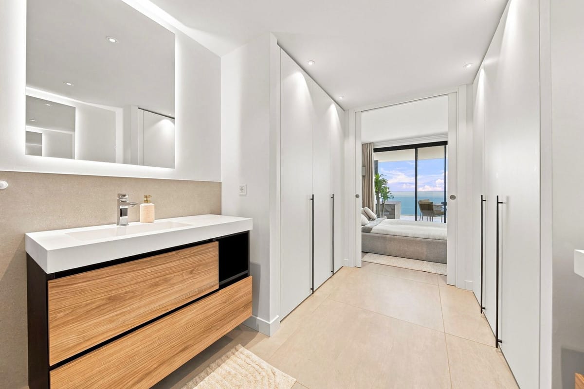 Luxe 2-slaapkamer appartement met panoramisch zeezicht in Higuerón in Higueron - foto 11
