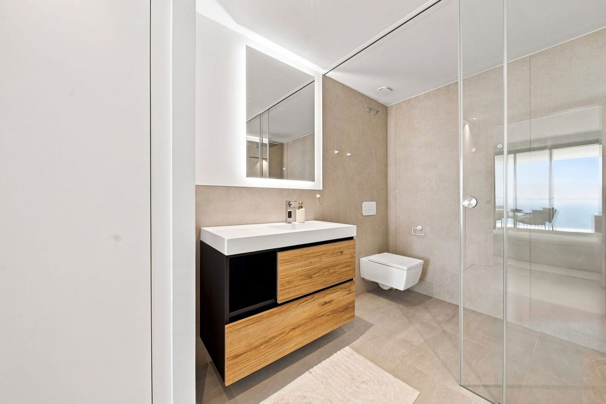 Luxe 2-slaapkamer appartement met panoramisch zeezicht in Higuerón in Higueron - foto 12