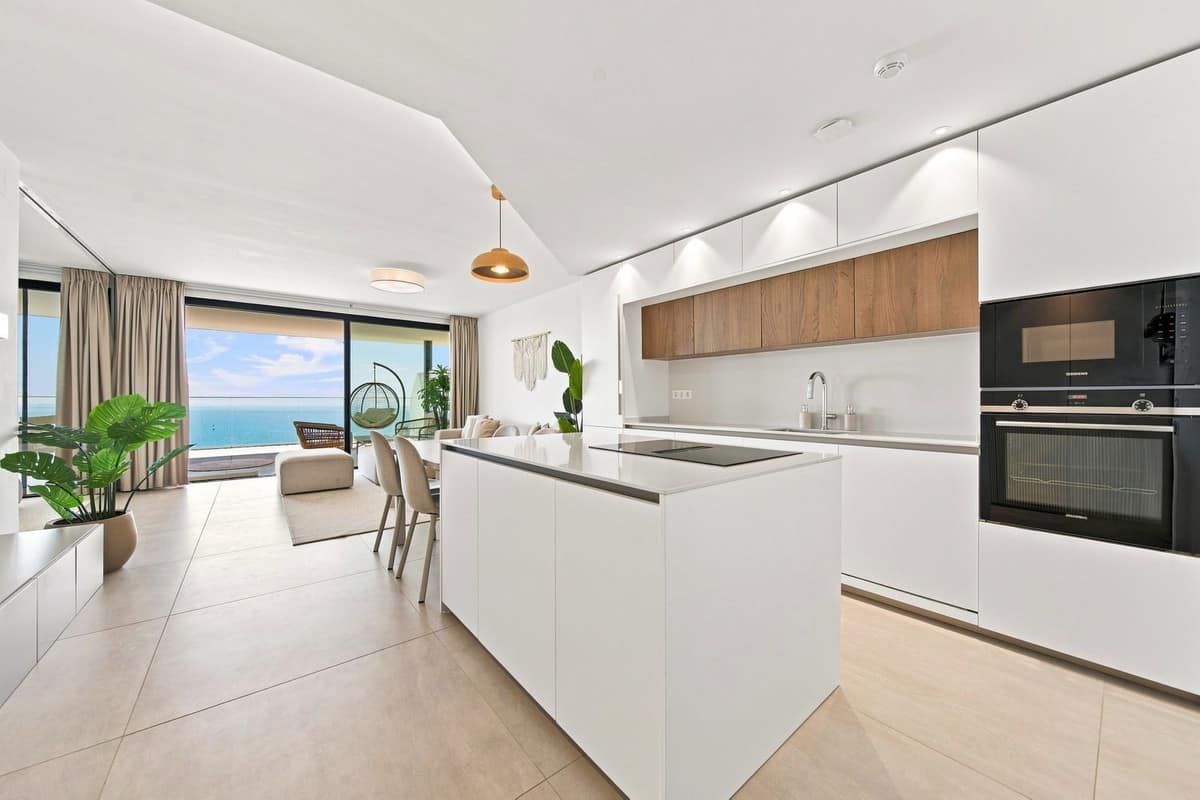 Luxe 2-slaapkamer appartement met panoramisch zeezicht in Higuerón in Higueron - foto 4