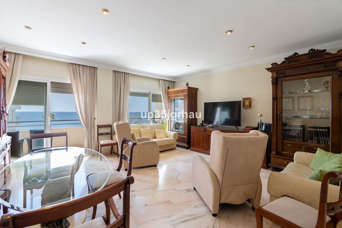 Ruim appartement aan het strand en in het centrum van Estepona in Estepona - foto 2