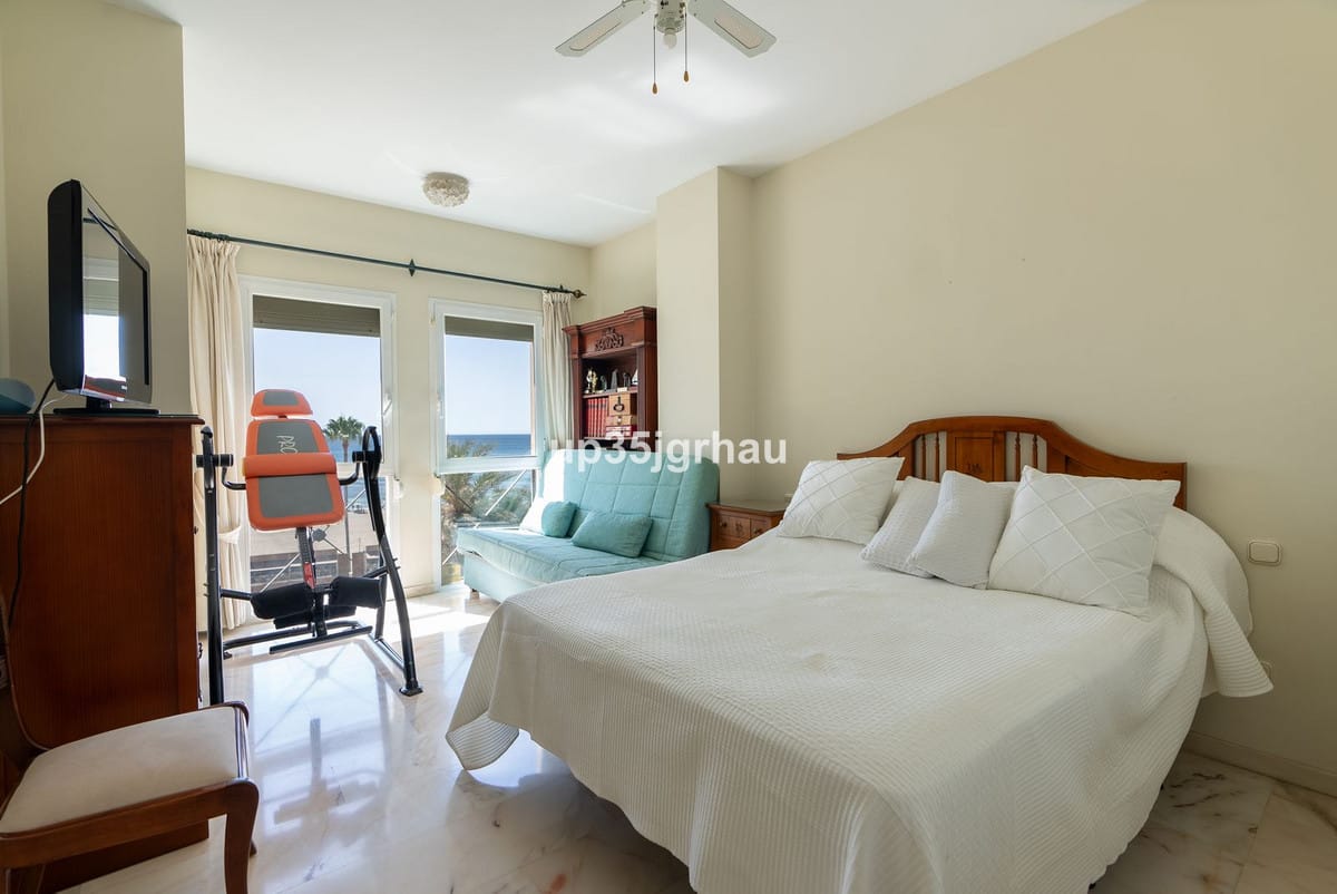 Ruim appartement aan het strand en in het centrum van Estepona in Estepona - foto 3