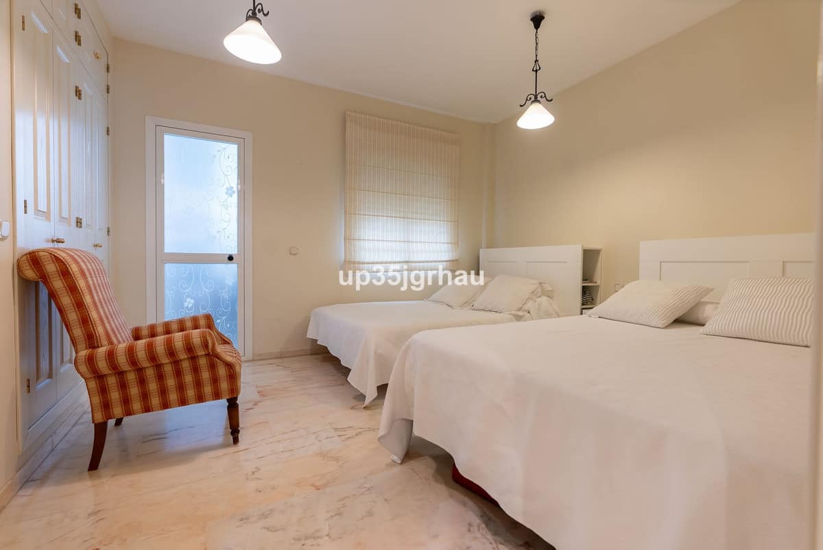 Ruim appartement aan het strand en in het centrum van Estepona in Estepona - foto 8
