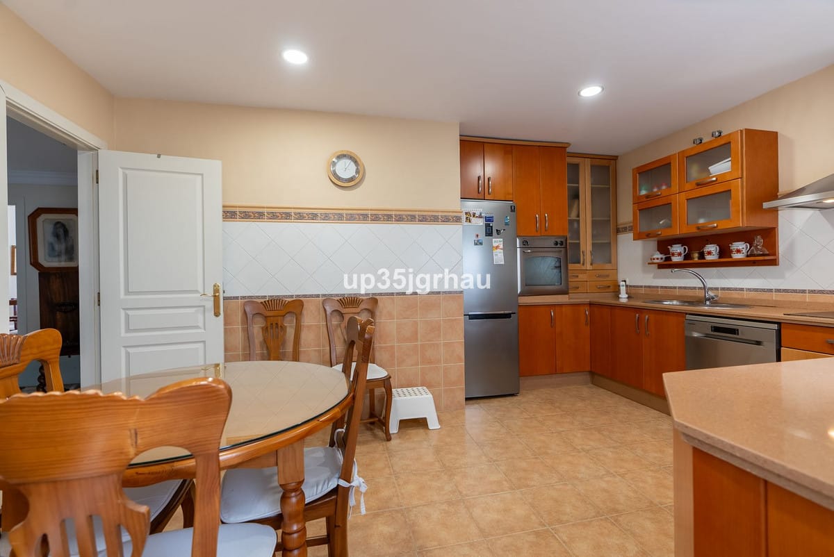 Ruim appartement aan het strand en in het centrum van Estepona in Estepona - foto 10