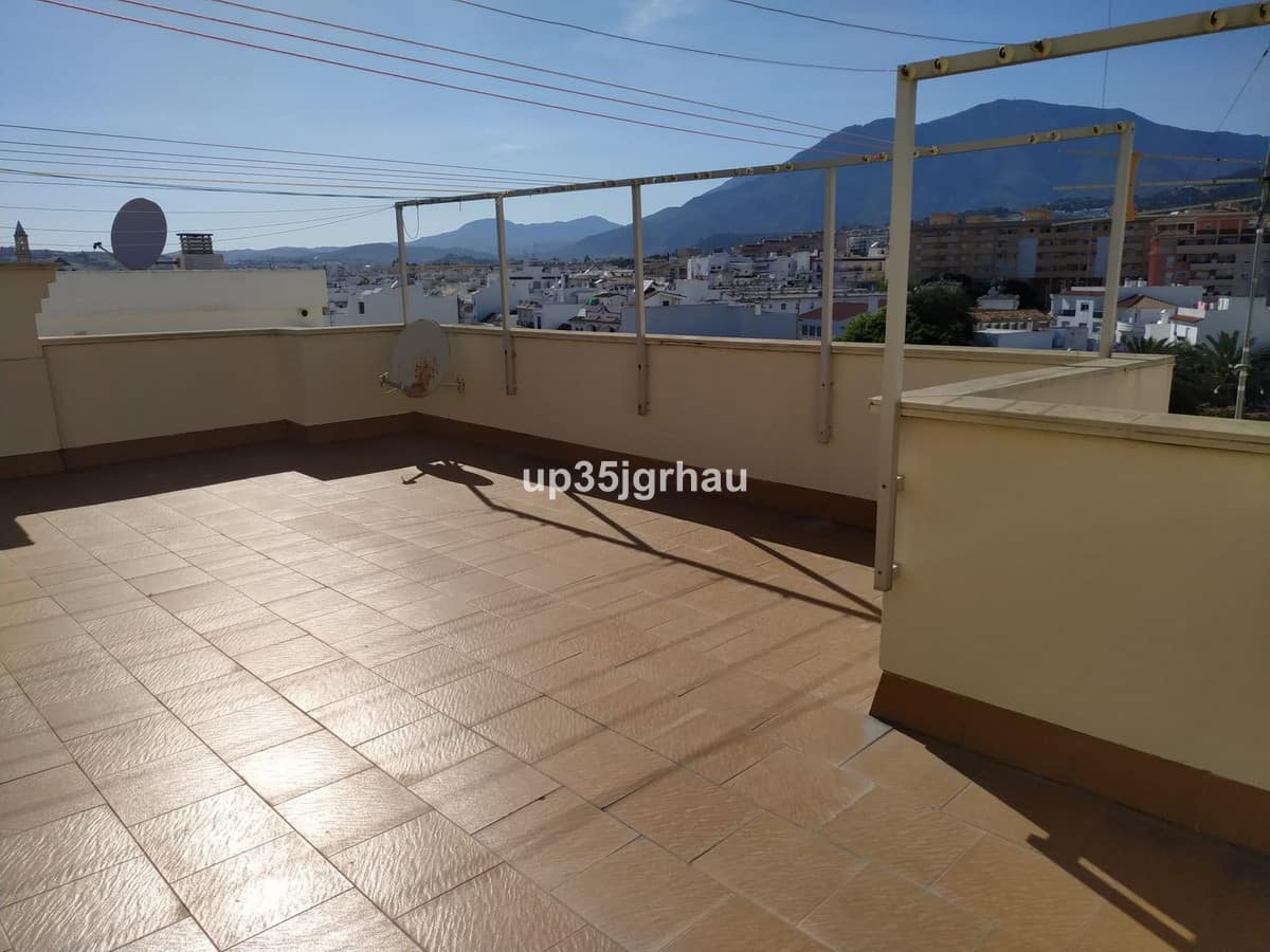 1 bedroom Apartment in Estepona in Estepona - foto 2