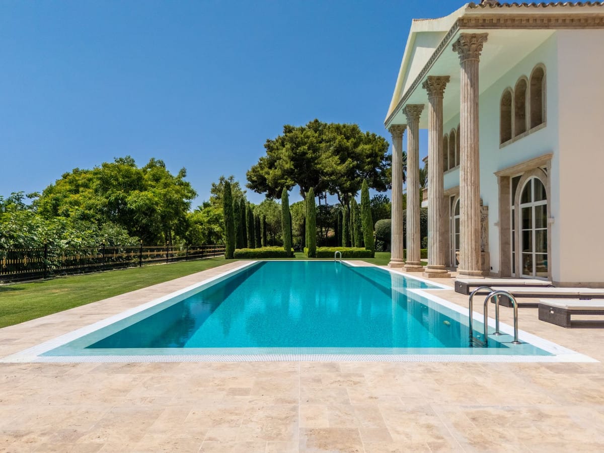 Villa Sinfonía, Sierra Blanca — 10 slaapkamers, 2.000 m² gebouwd in Sierra Blanca - foto 2