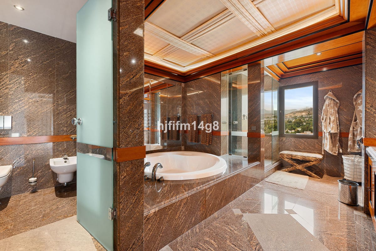 Vier-slaapkamer penthouse in Nueva Andalucía in Nueva Andalucía - foto 11