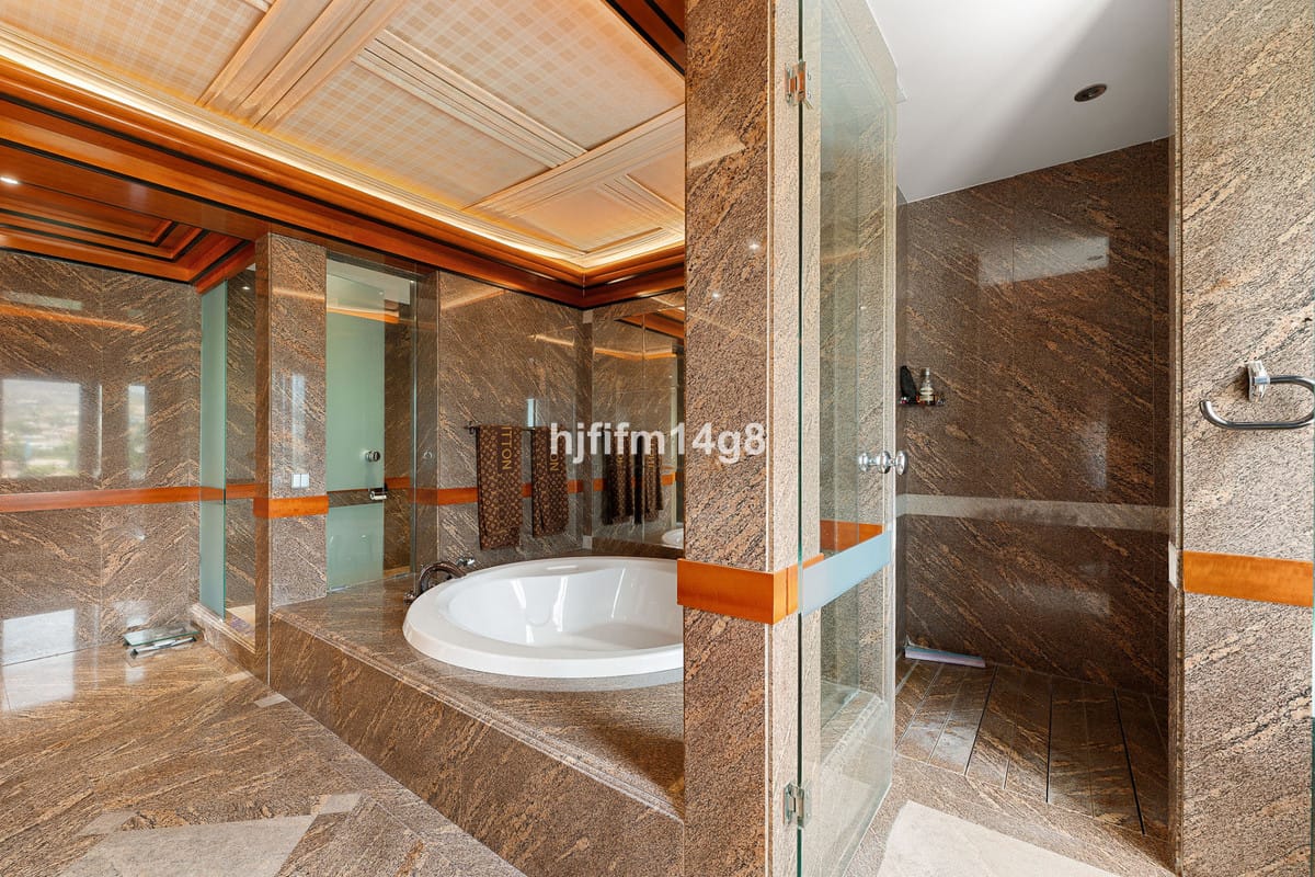 Vier-slaapkamer penthouse in Nueva Andalucía in Nueva Andalucía - foto 17