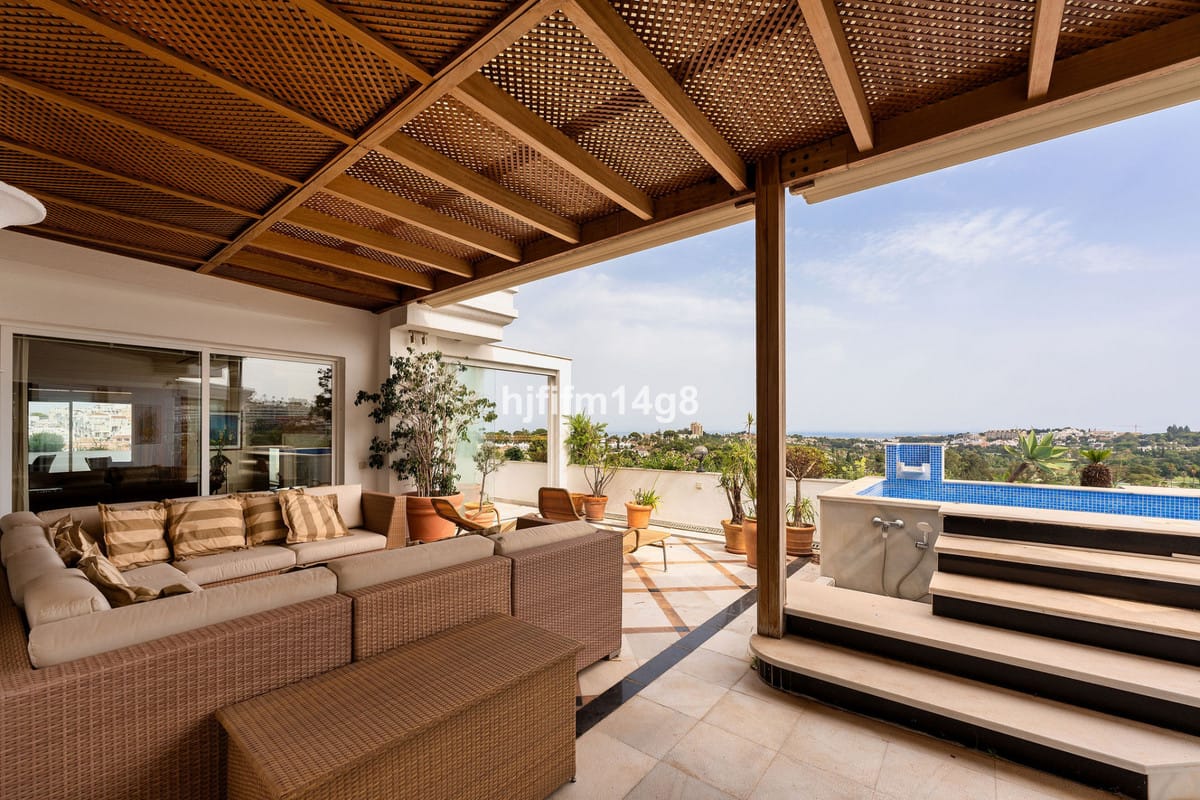 Vier-slaapkamer penthouse in Nueva Andalucía in Nueva Andalucía - foto 3