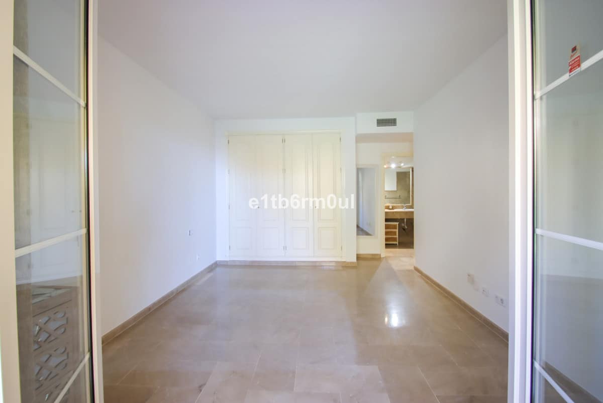 Drie-slaapkamer appartement in Nueva Andalucía met zeezicht en privé-tuin in Nueva Andalucía - foto 3