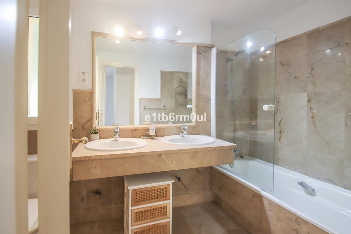 Drie-slaapkamer appartement in Nueva Andalucía met zeezicht en privé-tuin in Nueva Andalucía - foto 4
