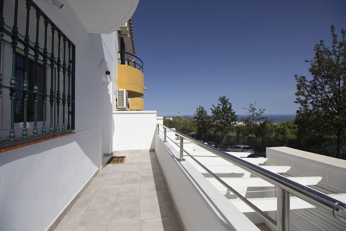 Gerenoveerde 3-slaapkamer stadswoning met zeezicht in Benalmádena in Benalmadena - foto 2