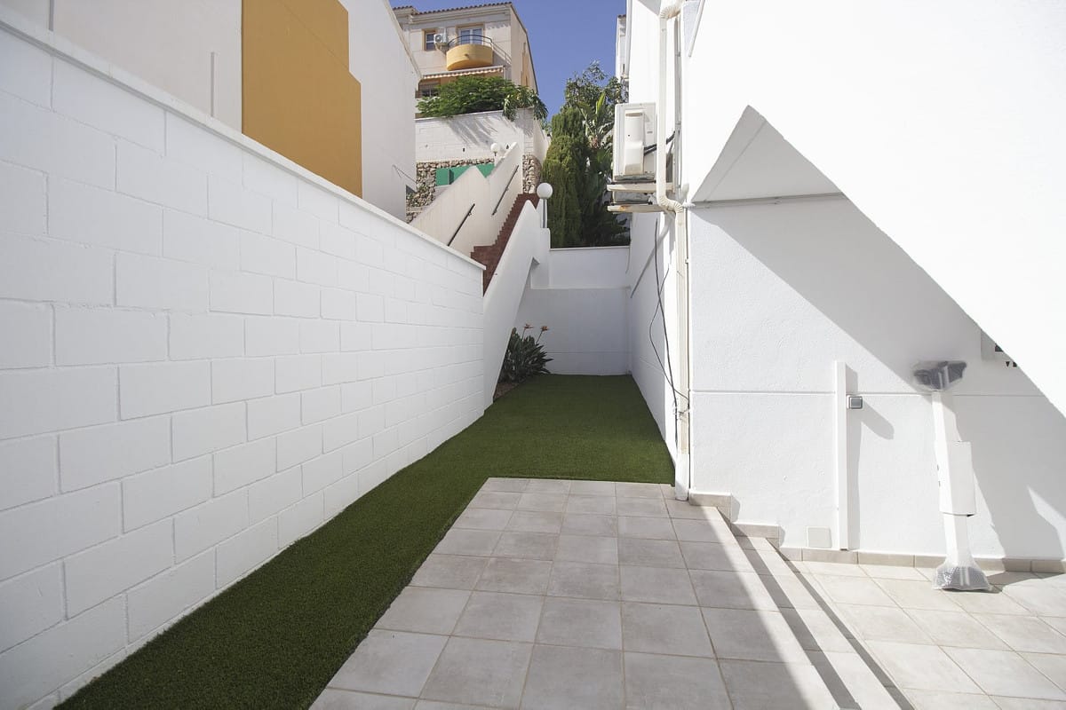 Gerenoveerde 3-slaapkamer stadswoning met zeezicht in Benalmádena in Benalmadena - foto 11