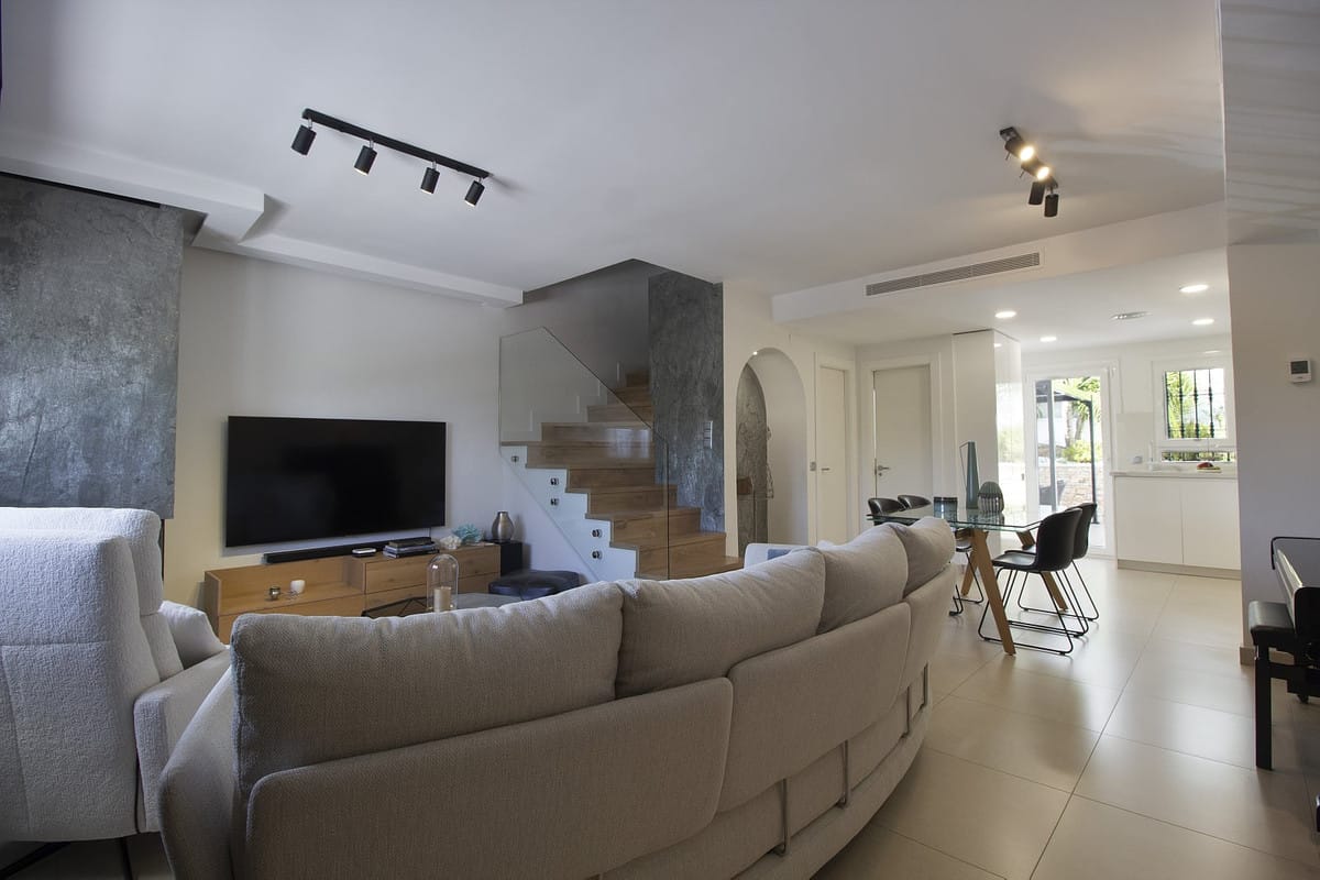 Gerenoveerde 3-slaapkamer stadswoning met zeezicht in Benalmádena in Benalmadena - foto 20