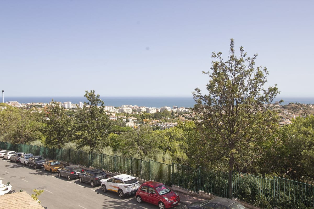 Gerenoveerde 3-slaapkamer stadswoning met zeezicht in Benalmádena in Benalmadena - foto 3
