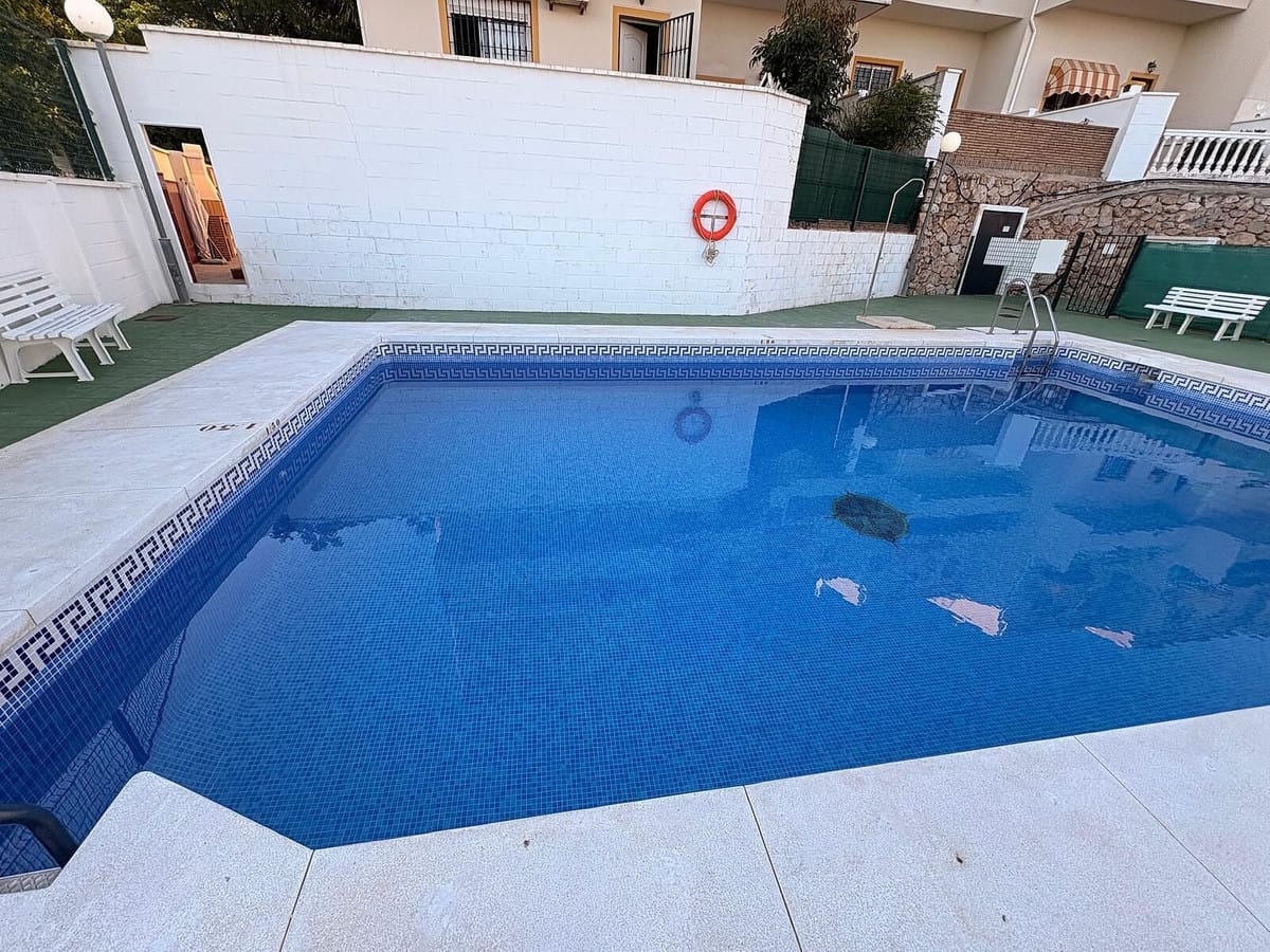 Gerenoveerde 3-slaapkamer stadswoning met zeezicht in Benalmádena in Benalmadena - foto 5