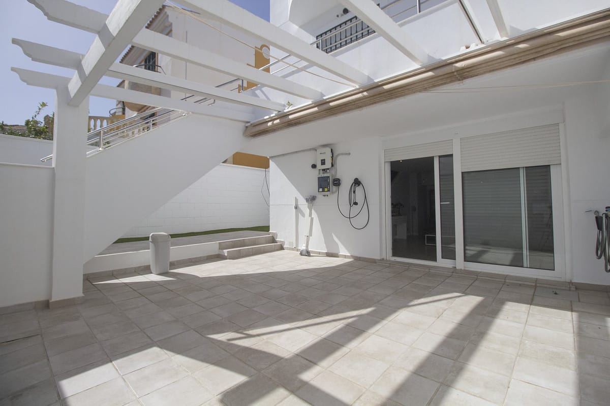Gerenoveerde 3-slaapkamer stadswoning met zeezicht in Benalmádena in Benalmadena - foto 10