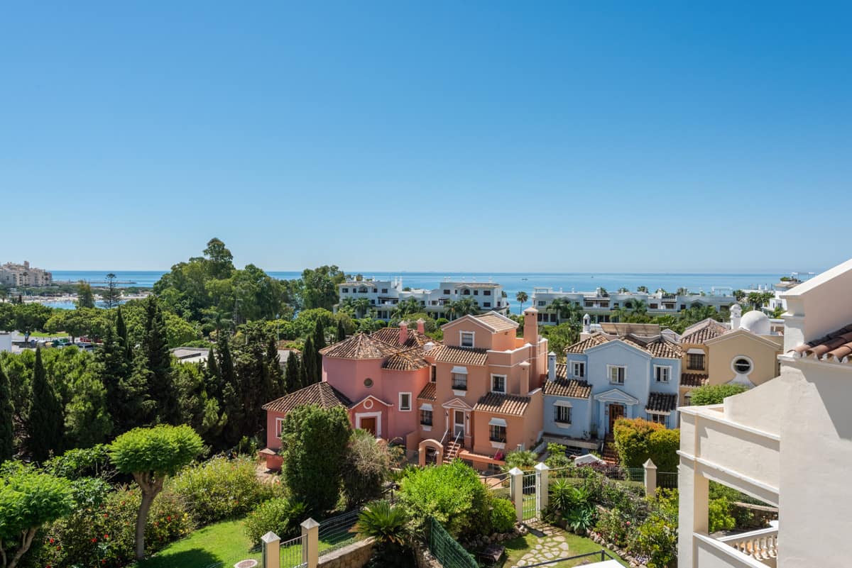 Villa met 5 slaapkamers in Estepona – ruimte, ligging en potentieel in Estepona - foto 2