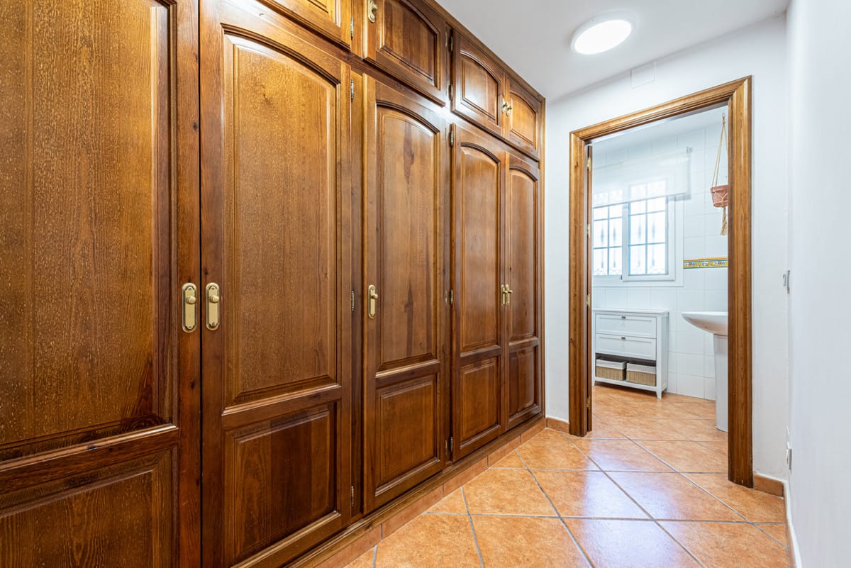 Villa met 5 slaapkamers in Estepona – ruimte, ligging en potentieel in Estepona - foto 11