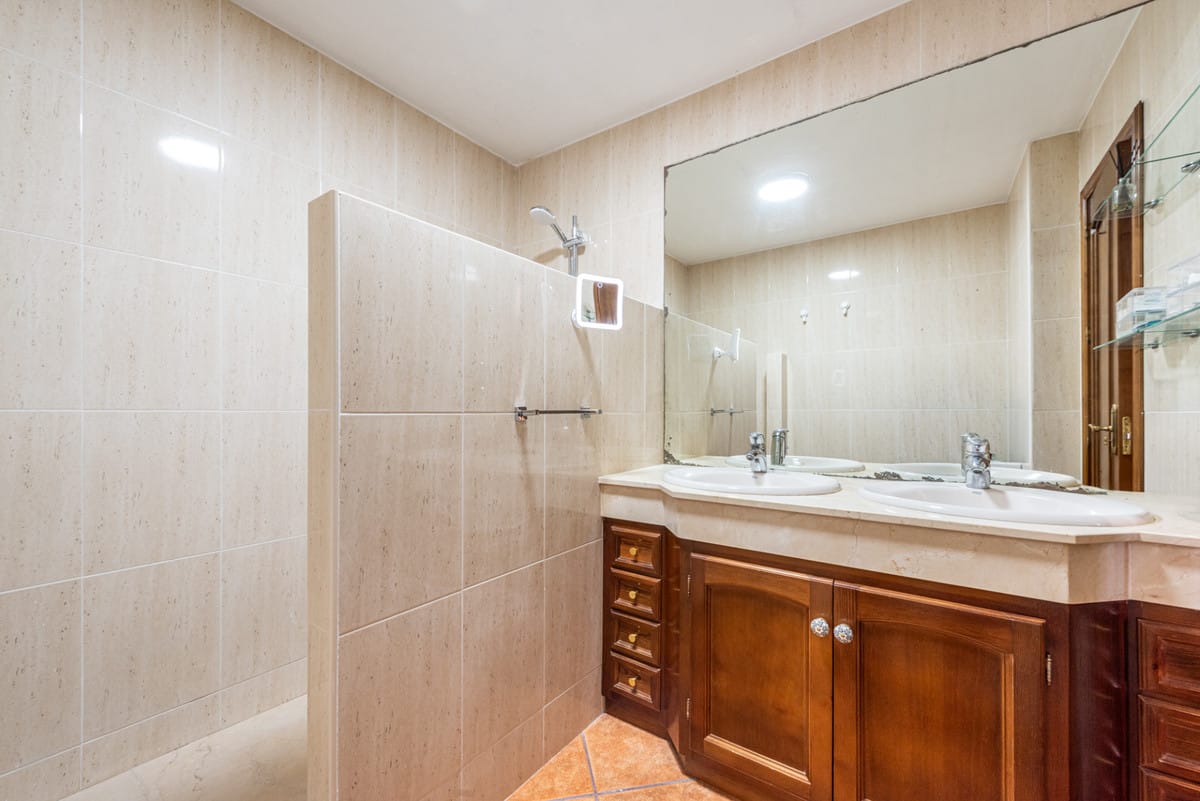 Villa met 5 slaapkamers in Estepona – ruimte, ligging en potentieel in Estepona - foto 17