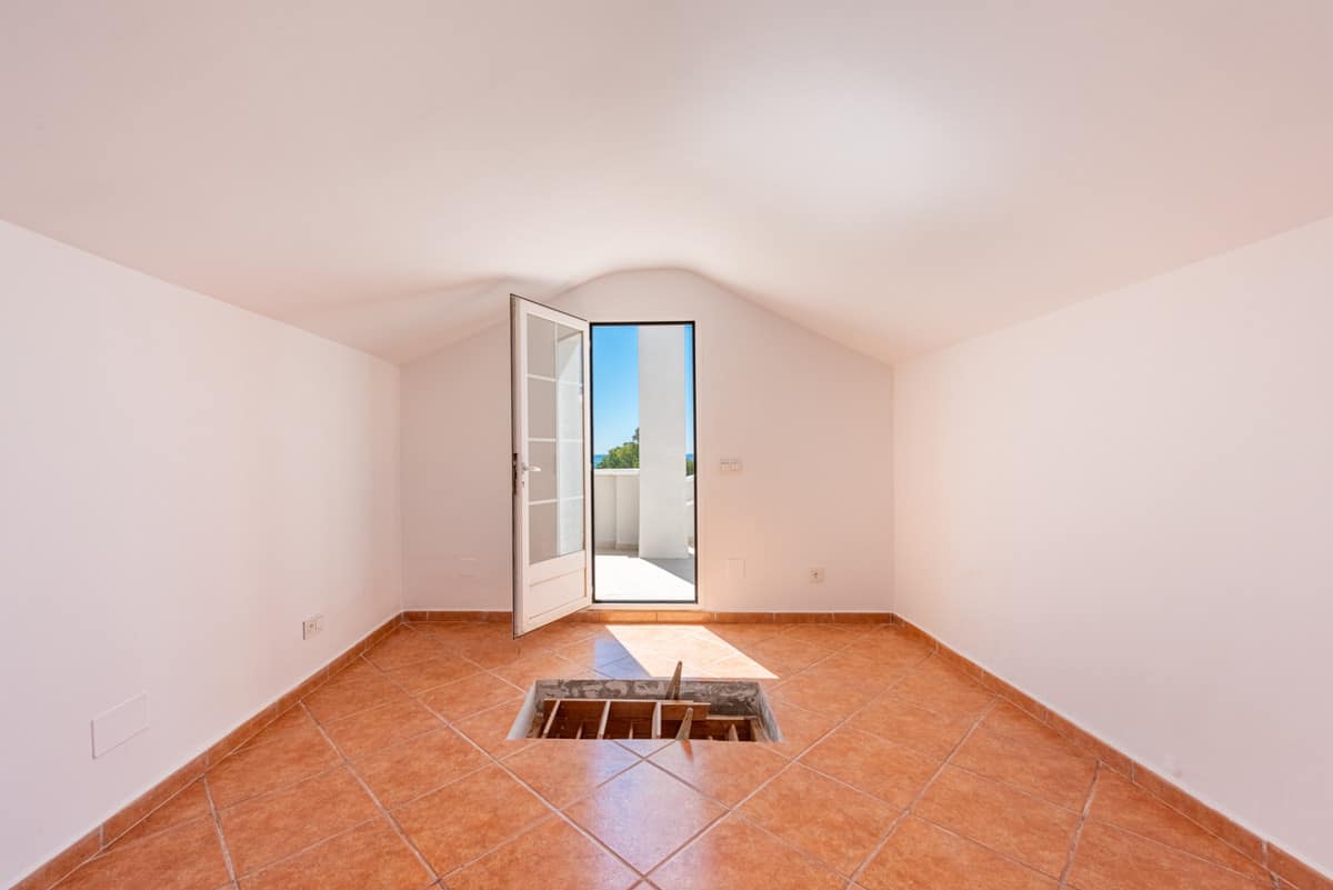 Villa met 5 slaapkamers in Estepona – ruimte, ligging en potentieel in Estepona - foto 18