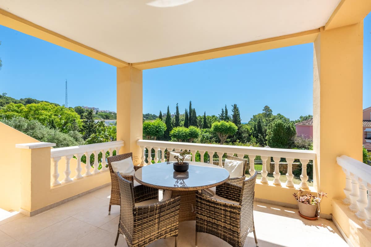 Villa met 5 slaapkamers in Estepona – ruimte, ligging en potentieel in Estepona - foto 8