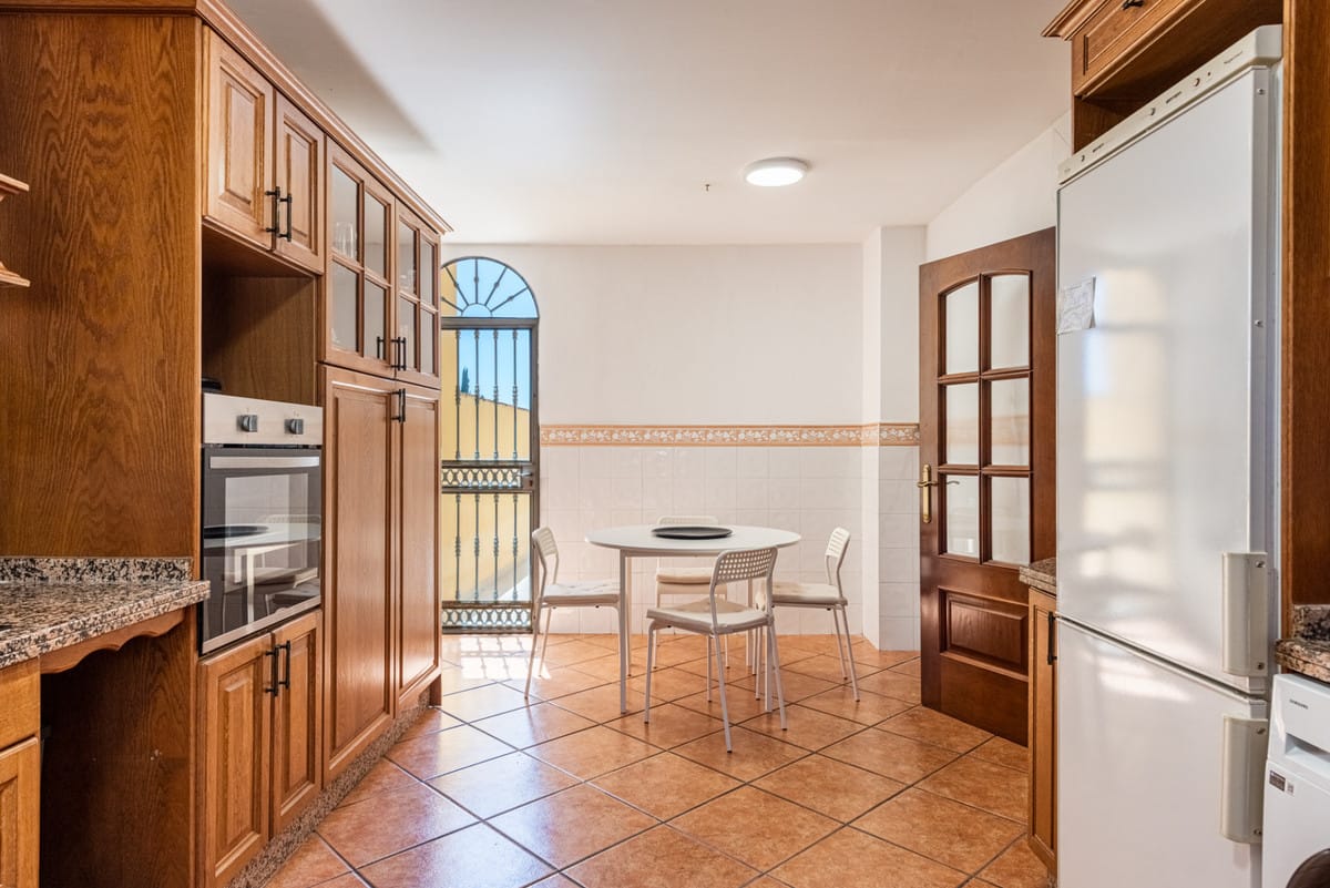 Villa met 5 slaapkamers in Estepona – ruimte, ligging en potentieel in Estepona - foto 10