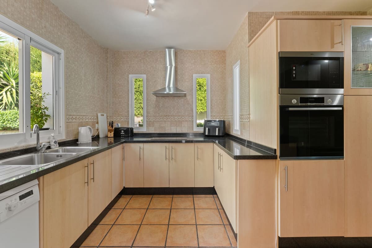 Vrijstaande villa met 4 slaapkamers in Coín in Coín - foto 10