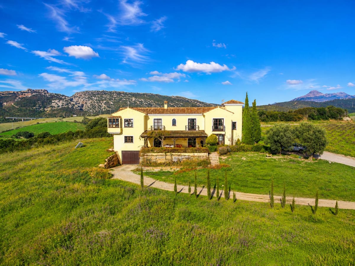 Andalusisch cortijo met 4 slaapkamers in Casares in Casares - foto 2